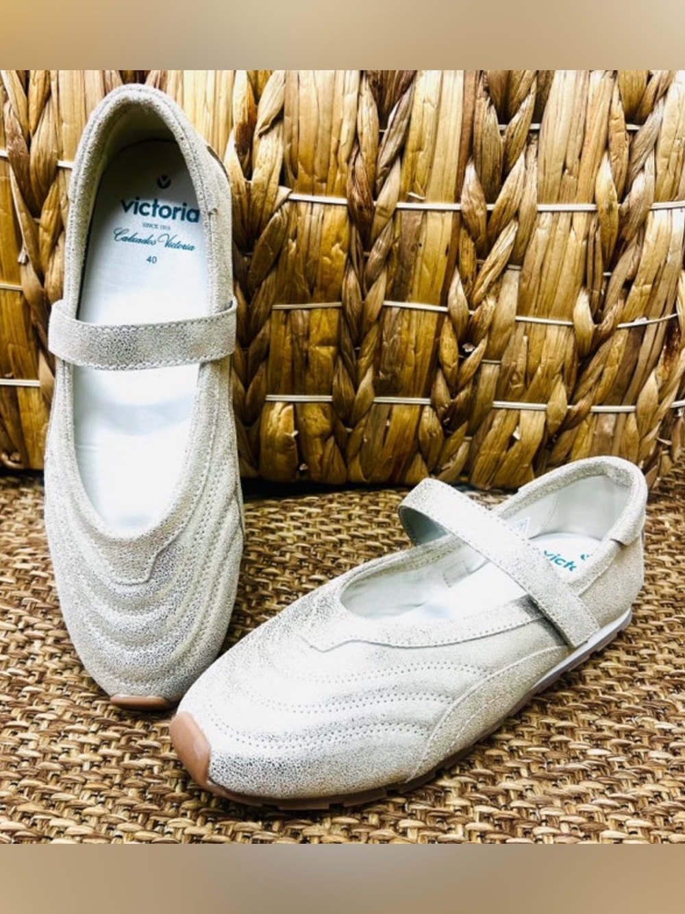 New Victoria platinum flats
